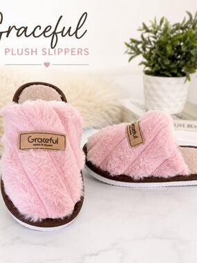 Graceful Pink Faux Fur Slide Slippers Women’s Size 6-7 EU 36-37 Cozy Plush NWOT